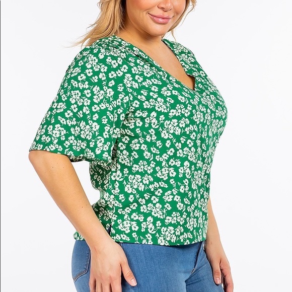 Green Plus Floral Short Sleeve Top NWT - Picture 7 of 11